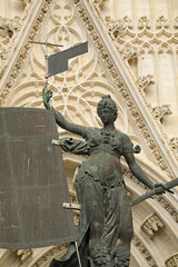 Obraz premium sevilla escultura giraldillo veleta pórtico puerta de la catedral entrada metal bronce 4M0A5302-as24