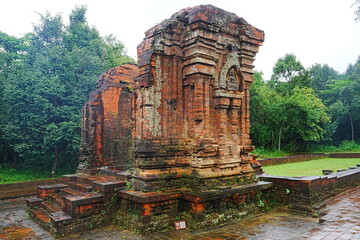 My Son Sanctuary, Ruins from the Champa Empire in Hoi An, Vietnam - ベトナム ミーソン遺跡