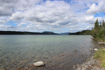 Fototapeta na wymiar Vue sur le lac Fox dans le Yukon au Canada