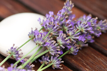 Obraz na płótnie Canvas Bar of natural soap with lavender flowers