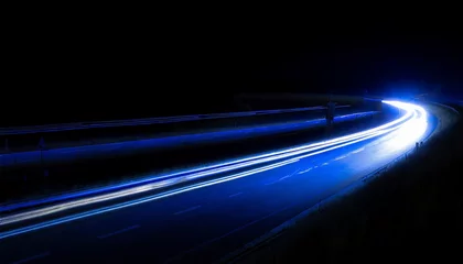 Cercles muraux Autoroute dans la nuit Blue car lights at night. long exposure