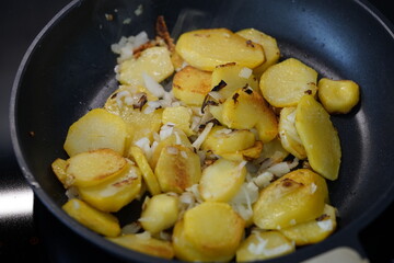 Bratkartoffeln Zwiebeln Pfanne