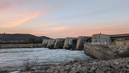 BARRAGE (Villeneuve-les-Avignon - Gard)