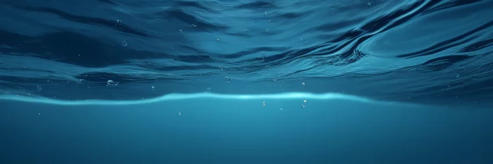 Fotobehang Transparentes, klares Wasser im Pool. Unterwasserfoto des Regulierungsbeckens. Hintergrund des blauen Wasserbeckenbodens. Sommerthema. © Marios