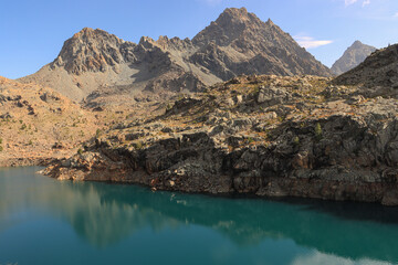 Wanderziel über dem Valmalenco; Lago Pirola (2280 m) mit Punta Rosalba (2803 m)