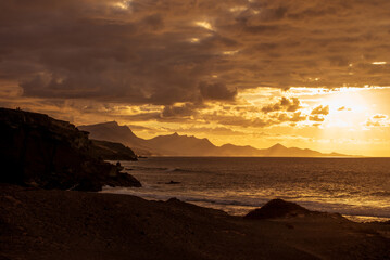 Obraz premium Sunset view of Fuerteventura coast in La Pared