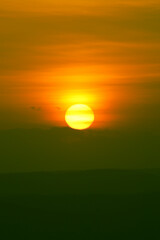 Obraz premium Sunset and beautiful light, sunlight illuminating the colorful sky, clouds