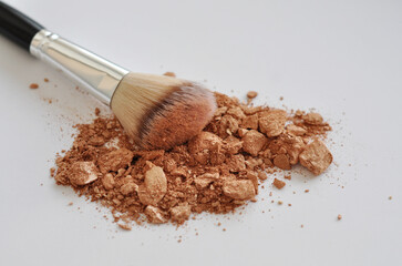 make up brush with powder