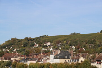 Fototapeta na wymiar village on the hill in Burgundy, France 