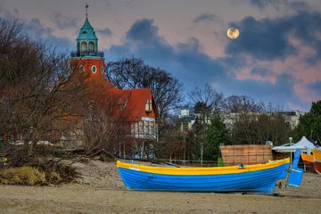 Crédence de cuisine en verre imprimé La Baltique, Sopot, Pologne Fishing boats on the beach of Baltic Sea in Sopot with the full moon, Poland