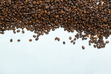 Fototapeta premium Frame made of coffee beans on light background