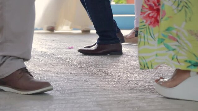 Personas bailando en fiesta