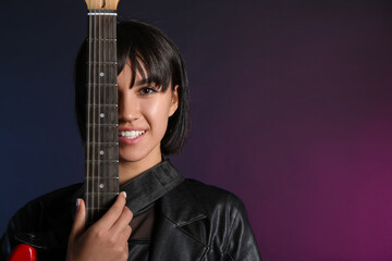 Cool young woman with electric guitar on dark background - obrazy, fototapety, plakaty