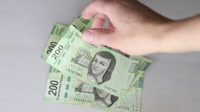 Billetes con denominación de $200 pesos mexicanos