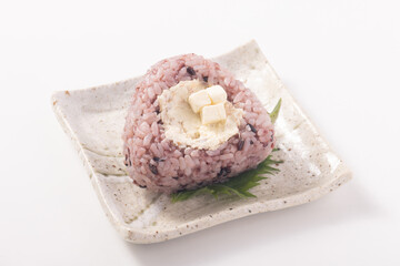 黒米・おかかチーズのおにぎり