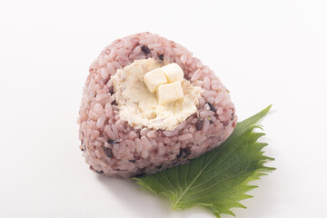 黒米・おかかチーズのおにぎり