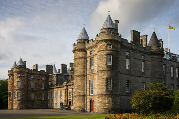 Park in front of castle in Edinburgh © lic0001