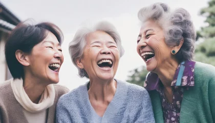 Tapeten 大笑いするシニア女性たち  © mika