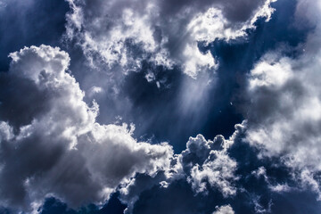 Obraz premium Première pluie dans les nuages