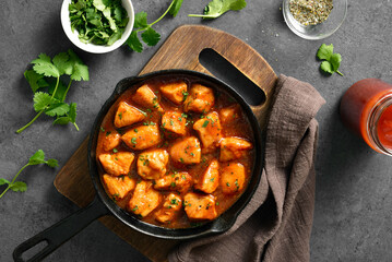 Sweet and spicy chicken bites with sauce