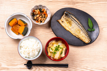 一汁三菜の和食