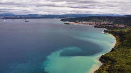 Obraz premium view of the bay from a dron above the cliff