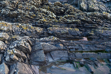 imagen detalle textura piedras laminadas de distintos tamaños, formas y grosores