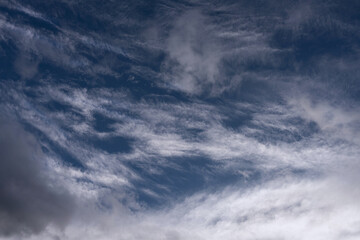 Schnelle Wolken ziehen vorbei, Sturm in den Wolken