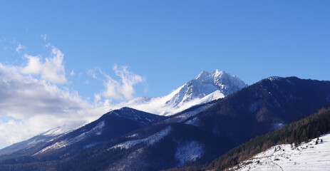 Widok na Łomnicę, najwyższy szczyt Tatr.