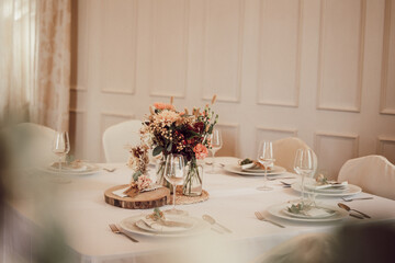 elegant table decoration on a wedding day