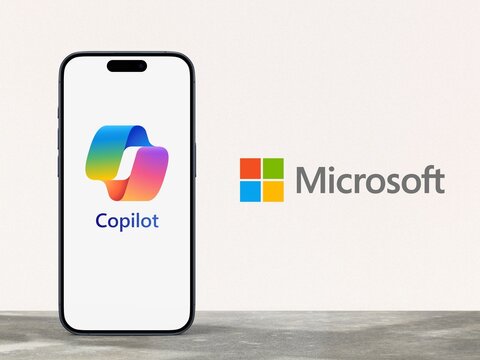 Microsoft Copilot Logo shown on a modern smartphone, Microsoft logo next to it, chatbot, large language model, GPT, artificial intelligence, AI, Microsoft 365