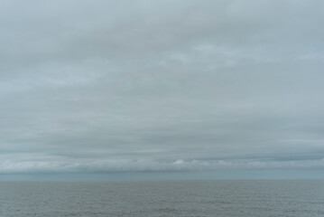 Obraz premium Coast. Cloudy day on the sea beach. Skyline.