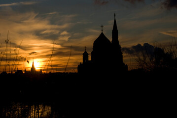 Obraz premium Moscow Kremlin and Christ Redeemer cathedral silhouette. Color photo
