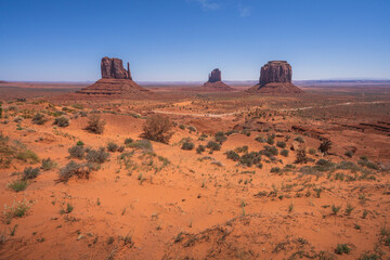 Fototapeta premium hiking in the monument valley, arizona, usa