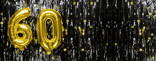 Gold foil balloon number number 60 on a background of black tinsel decoration. Birthday greeting card, inscription sixty. Anniversary event. Banner. - obrazy, fototapety, plakaty