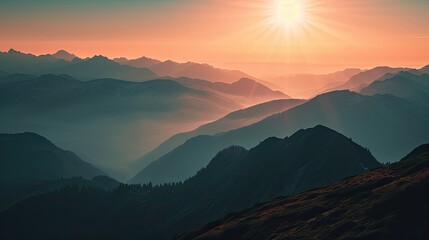 Obraz premium The sun is rising over a mountain range