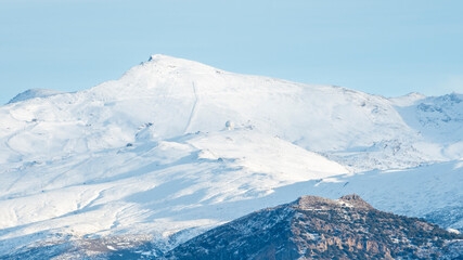 Pico del Veleta en Sierra Nevada, Granada, España - obrazy, fototapety, plakaty