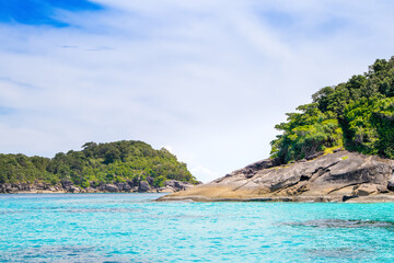 Fototapeta premium The rocky shore of the Similan Islands in Thailand