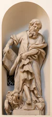 Tuinposter VICENZA, ITALY - NOVEMBER 6, 2023: The carved satue of St. Mark the Evanglist in the church Chiesa di San Filippo Neri by  Orazio Marinali (1643 – 1720).  © Renáta Sedmáková