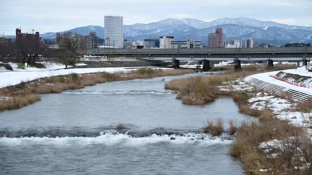 北陸新幹線敦賀延伸前の北陸本線を走る特急サンダーバード （北陸本線 金沢 - 西金沢, 2023年12月）