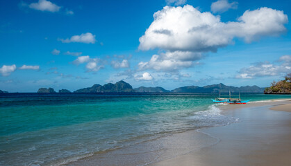 Fototapeta premium Small boat in the tropical Pacific off Palawan Island in the Philippines