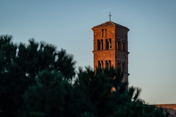 Campanile au lever du jour à Rome