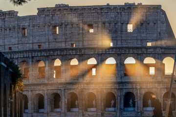 Le Colisée à Rome au lever du jour