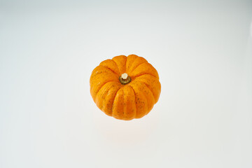 小型のカボチャを中心に1個配置した背景なし切り抜き用俯瞰撮影