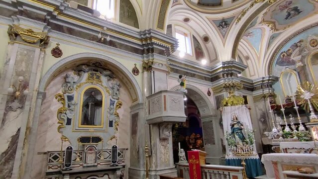 Frosolone - Interno della Chiesa di San Pietro Apostolo