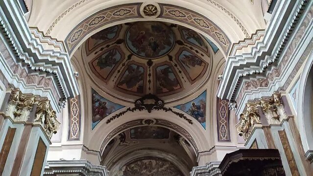 Frosolone - Panoramica verticale della navata della Chiesa di Santa Maria Assunta