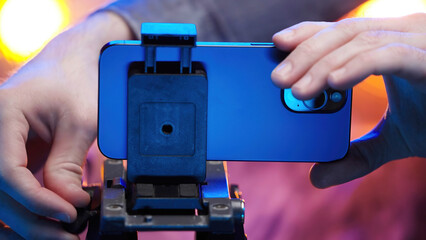 Attaching multi-camera smartphone device on tripod head