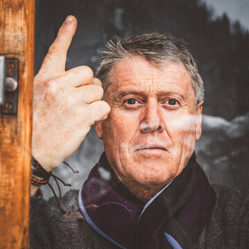 Mann / Fenster