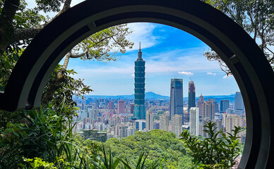 Naklejka premium Taipei 101 View from Xiangshan