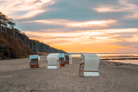 Sonnenaufgang am Strand Gespensterwald Nienhagen an der Ostsee, Ostseek&uuml;ste, Mecklenburg-Vorpommern, Deutschland